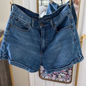 “Mom” short denim shorts